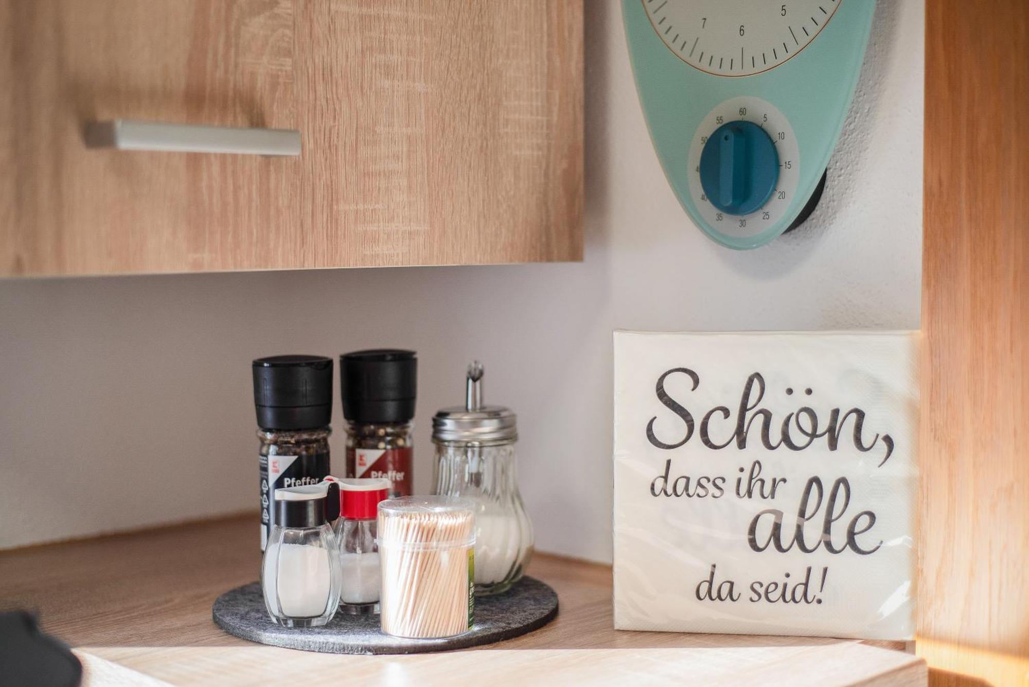 Fewo-Lavees Moderne Zentrale Fewo Nahe Omv Wacker Kliniken Burg -Eigener Eingang-Schluesselloser Check In Burghausen Buitenkant foto