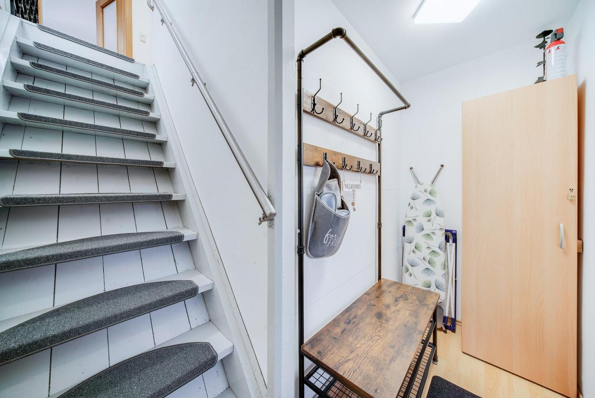 Fewo-Lavees Moderne Zentrale Fewo Nahe Omv Wacker Kliniken Burg -Eigener Eingang-Schluesselloser Check In Burghausen Buitenkant foto