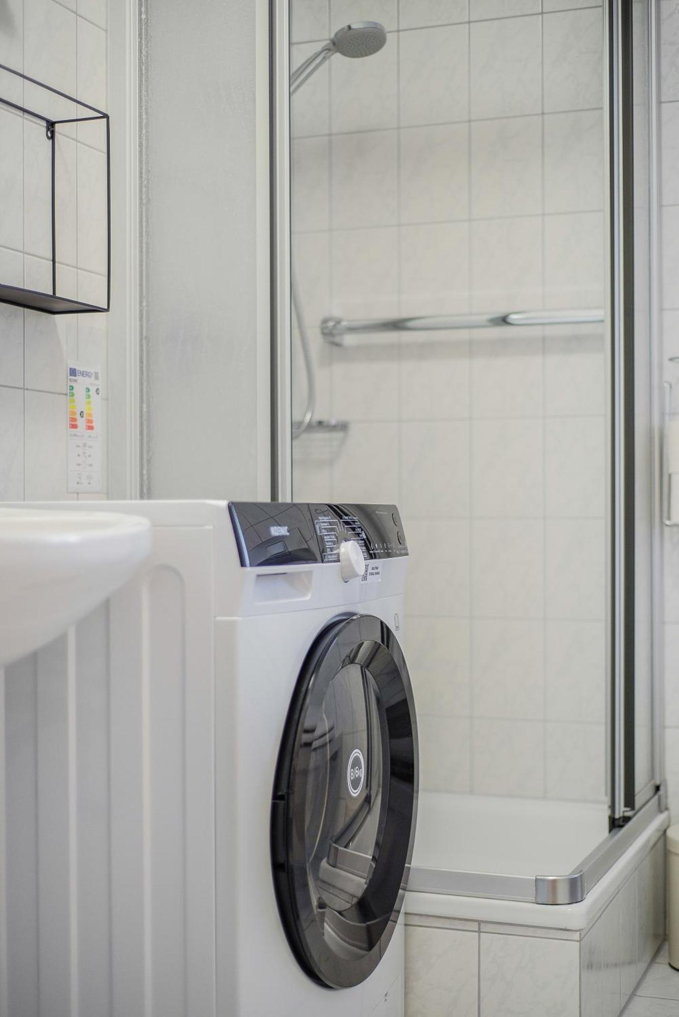 Fewo-Lavees Moderne Zentrale Fewo Nahe Omv Wacker Kliniken Burg -Eigener Eingang-Schluesselloser Check In Burghausen Buitenkant foto
