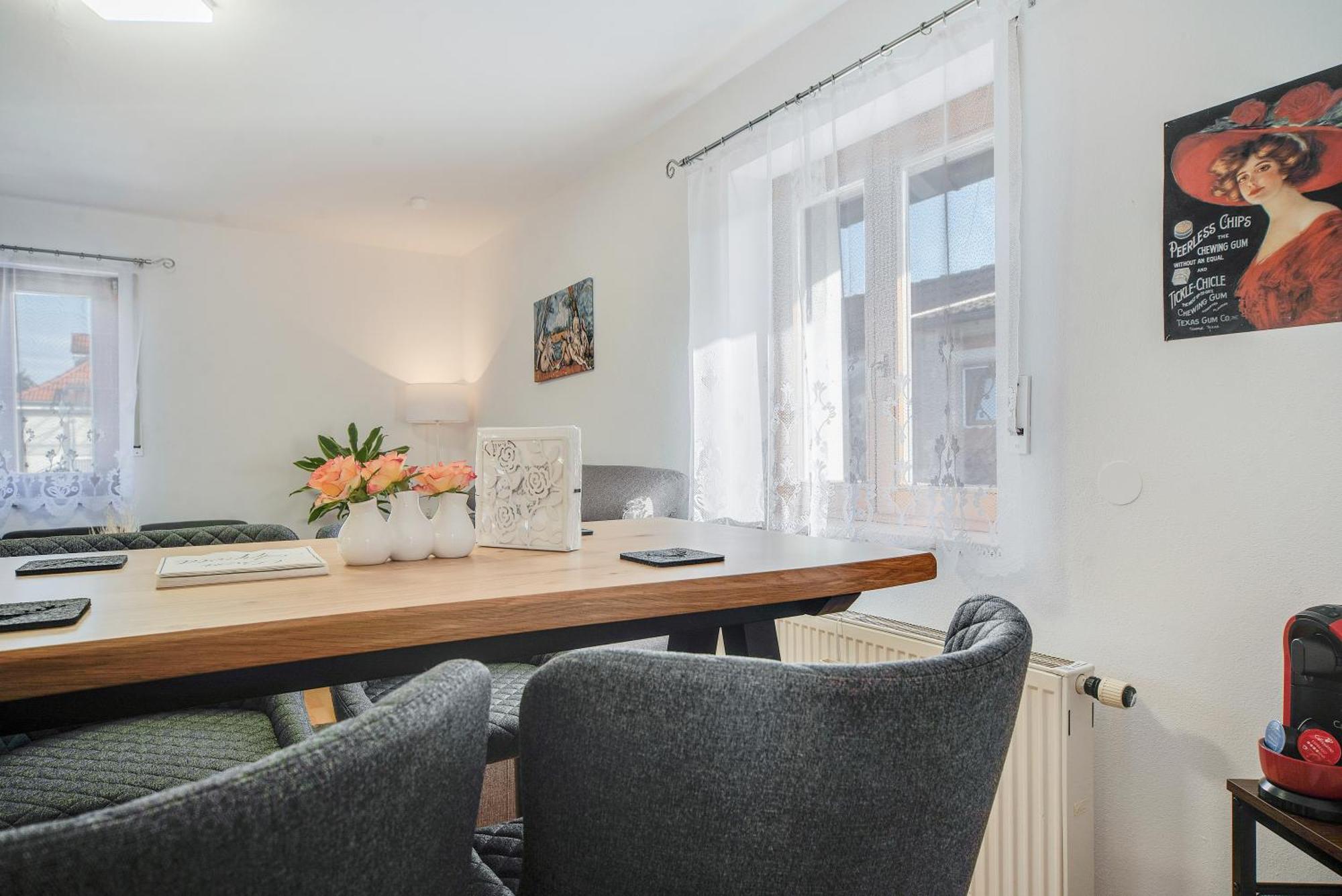 Fewo-Lavees Moderne Zentrale Fewo Nahe Omv Wacker Kliniken Burg -Eigener Eingang-Schluesselloser Check In Burghausen Buitenkant foto