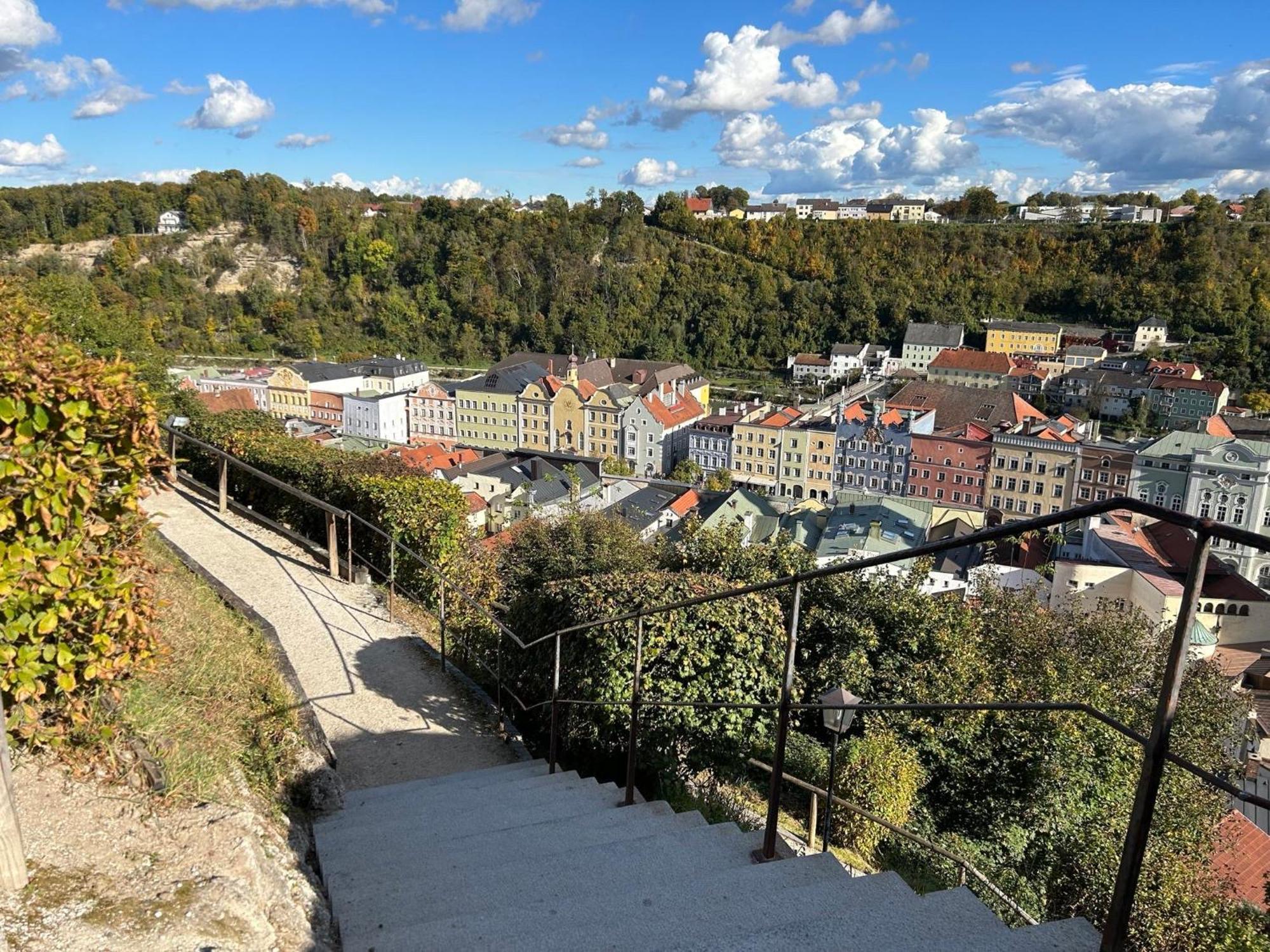 Fewo-Lavees Moderne Zentrale Fewo Nahe Omv Wacker Kliniken Burg -Eigener Eingang-Schluesselloser Check In Burghausen Buitenkant foto